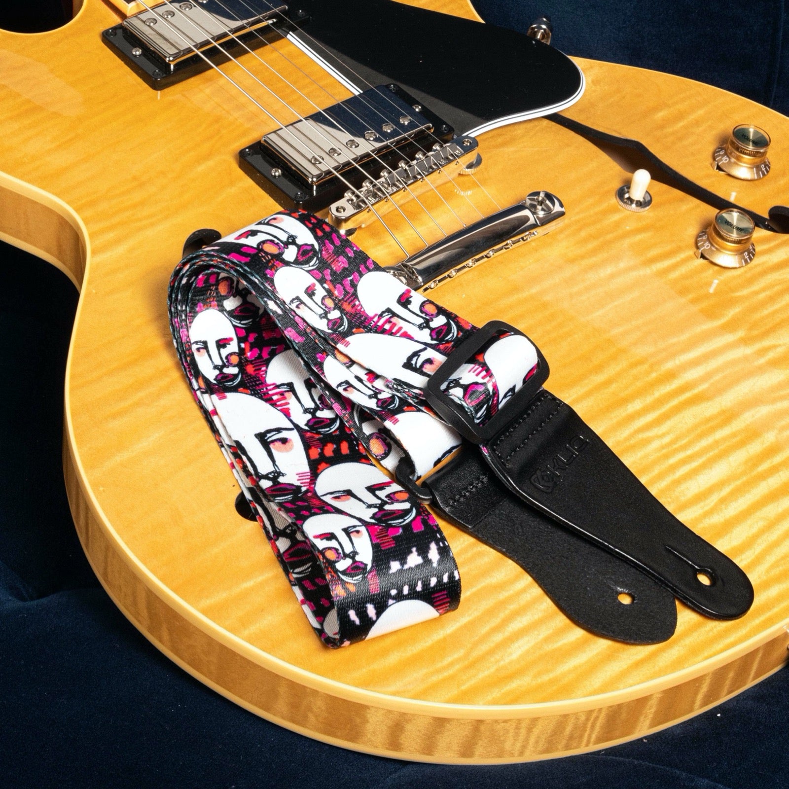 KLIQ Vintage Woven Artist Series Guitar Strap for Acoustic and Electric Guitars 2 Free Rubber Strap Locks 2 Free Guitar Picks and 1 Free Lace TE